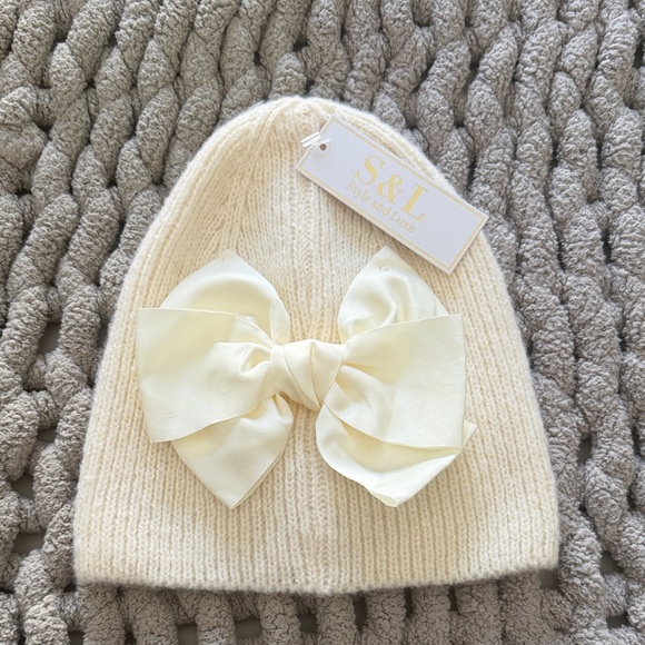 Accessories - Cream Knit Beanie with Bow